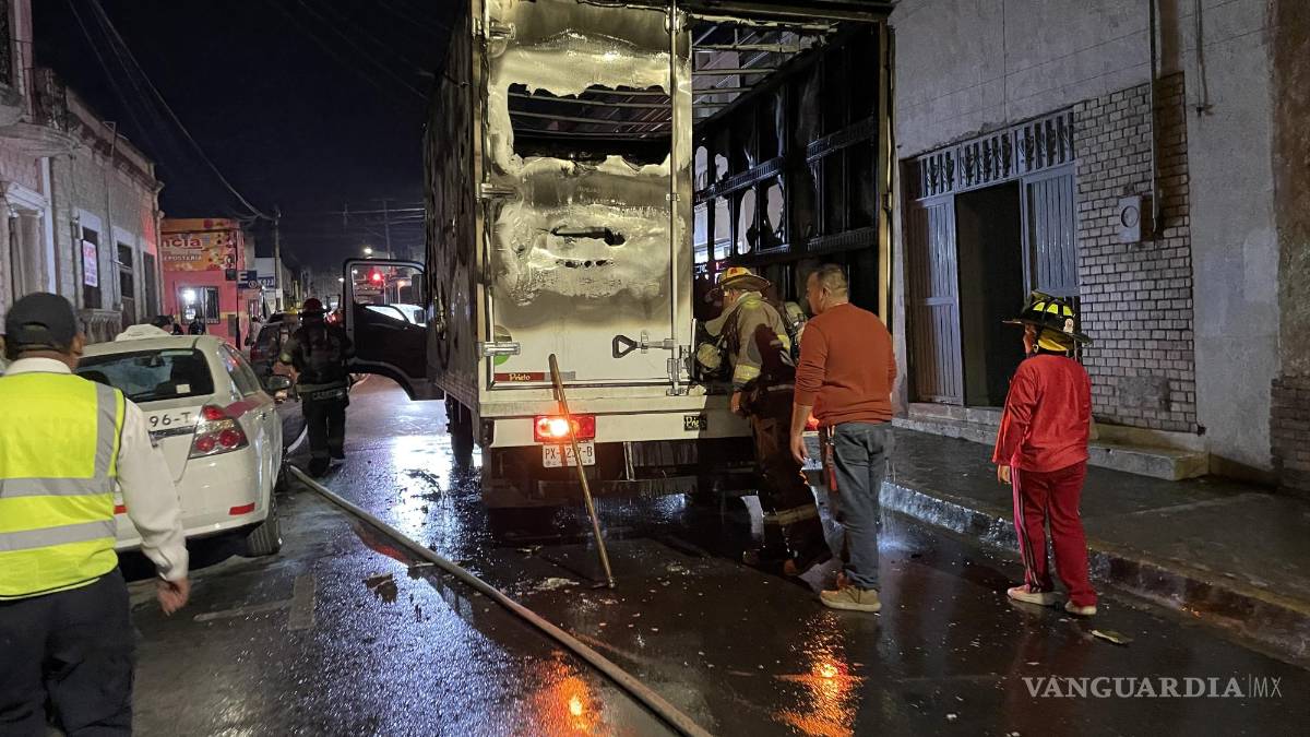 Se incendia camión de ‘Santa Claus’ en Saltillo: llevaba juguetes y ropa