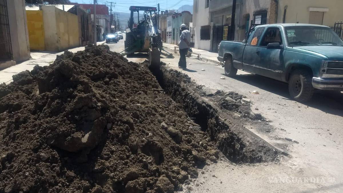 Desazolvan calle Melchor Múzquiz en la Zona Centro de Saltillo