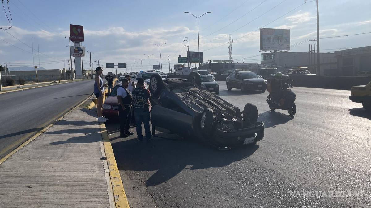 Accidente vial en el periférico Luis Echeverría Álvarez de Saltillo causa cierre de tráfico