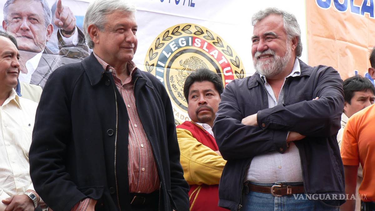 AMLO elige a Encinas para dar seguimiento a normalistas desaparecidos