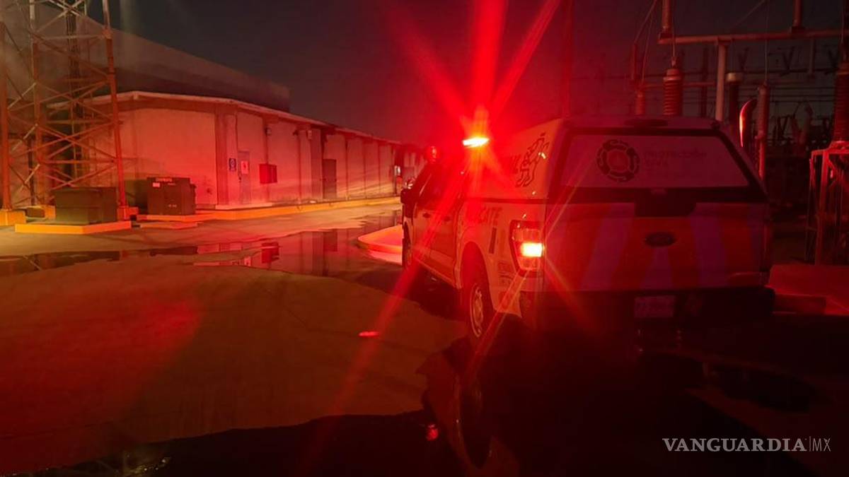 Incendio en subestación de la CFE moviliza a bomberos y rescatistas en NL