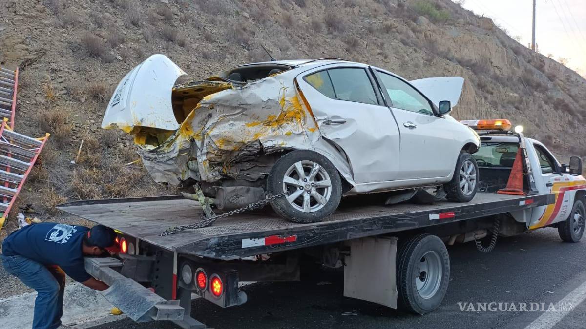 Aparatoso choque en la carretera a Monclova deja una mujer lesionada