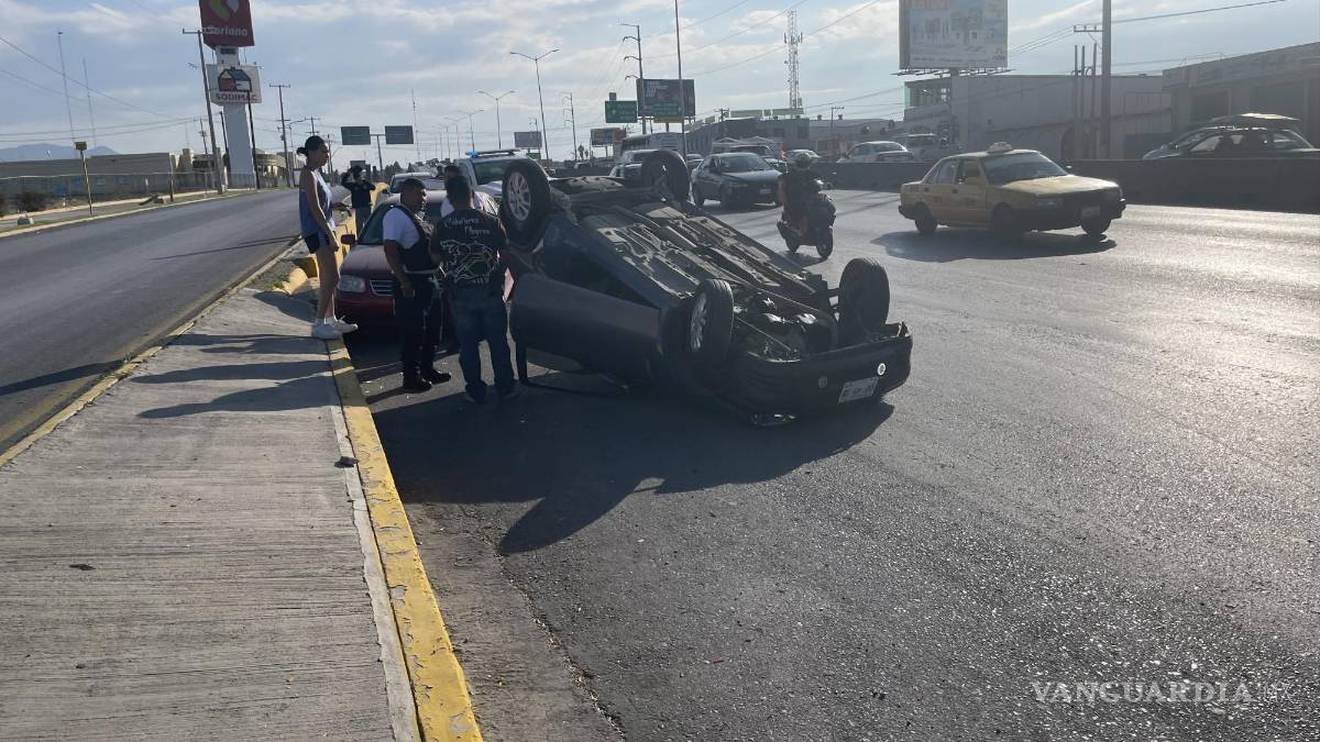 Accidente vial en el periférico Luis Echeverría Álvarez de Saltillo causa cierre de tráfico