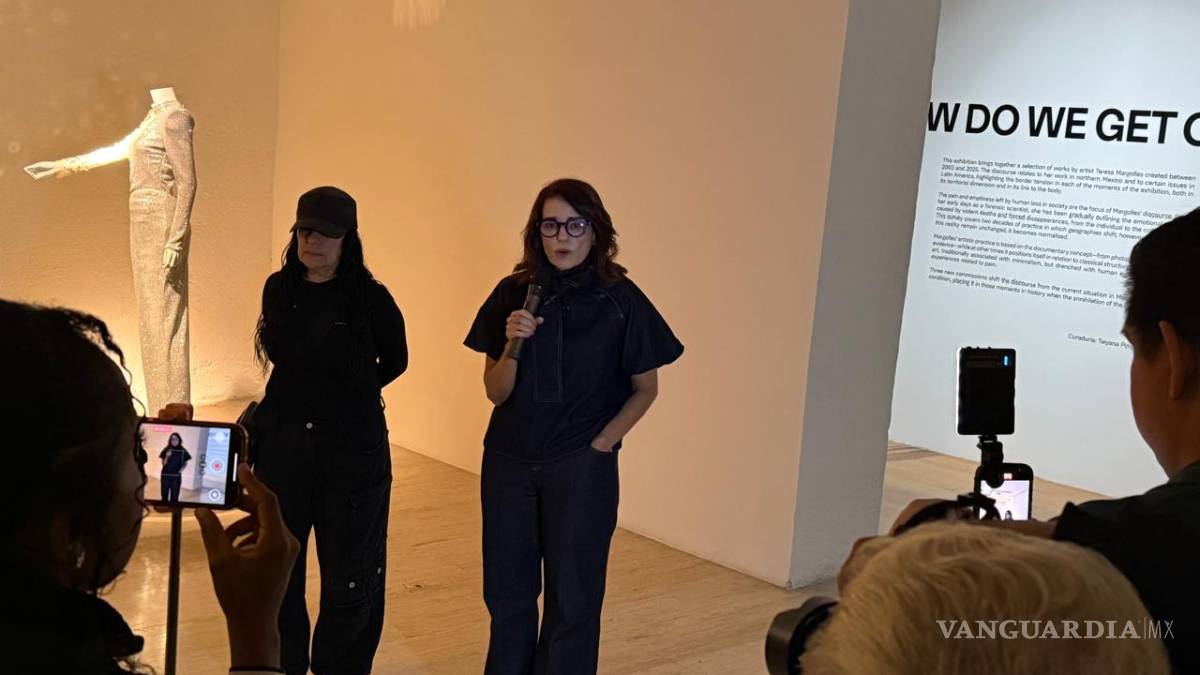 Exhibe Marco obras realizadas con prendas ensangrentadas de víctimas de feminicidio