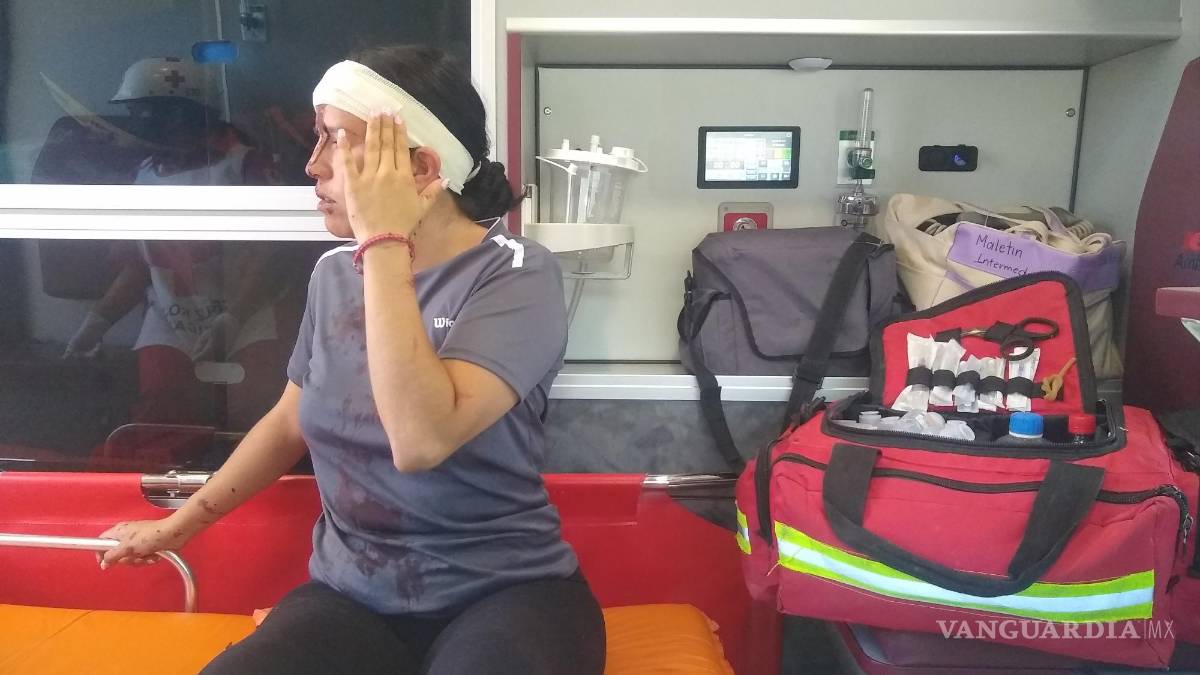 Conductora se pasa alto y causa choque, al sur de Saltillo