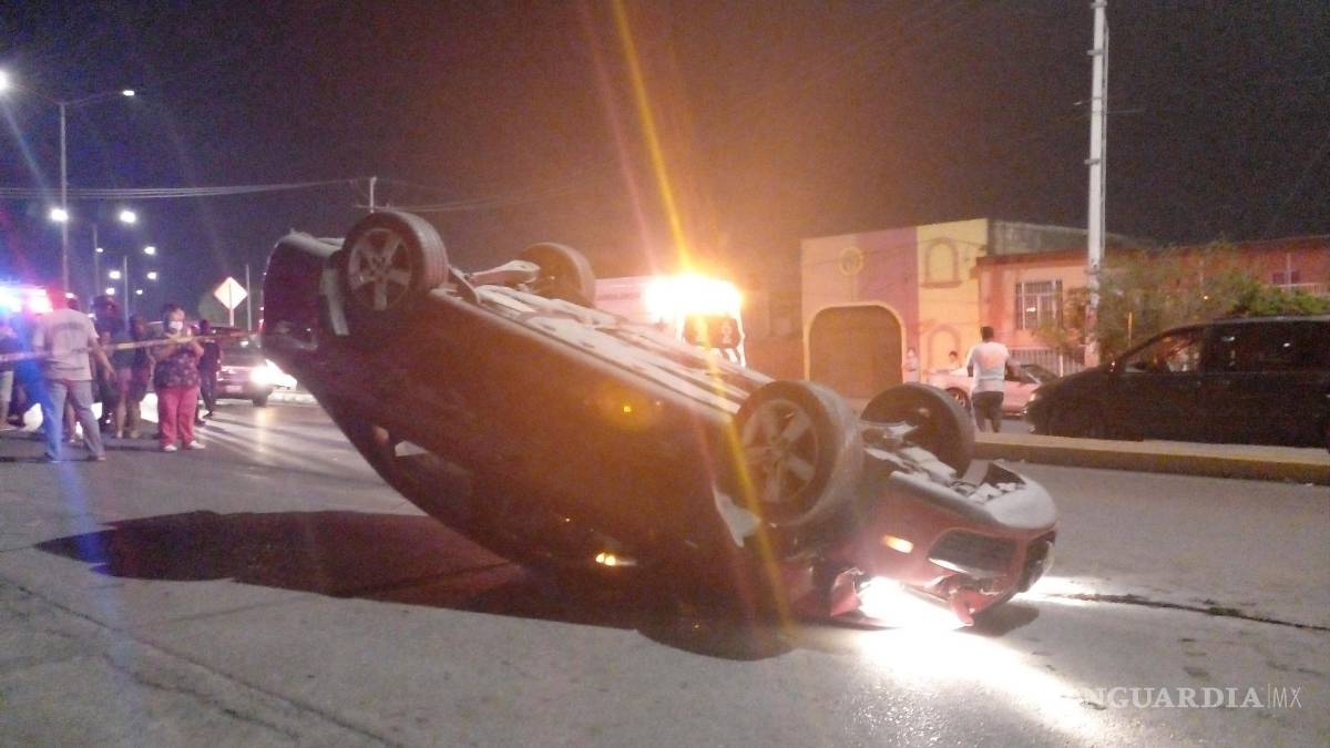 Por desperfecto eléctrico se incendia camioneta en bulevar de Saltillo