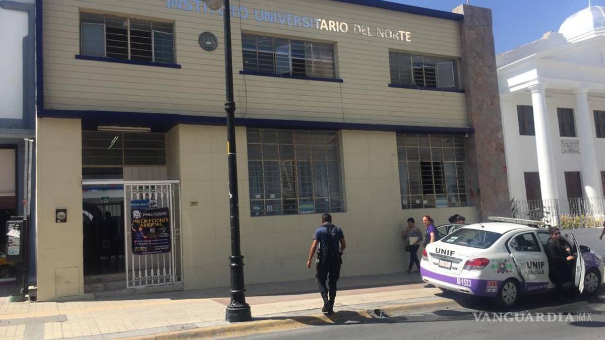 Estudiante en Saltillo amenaza con tirarse desde el techo de su escuela