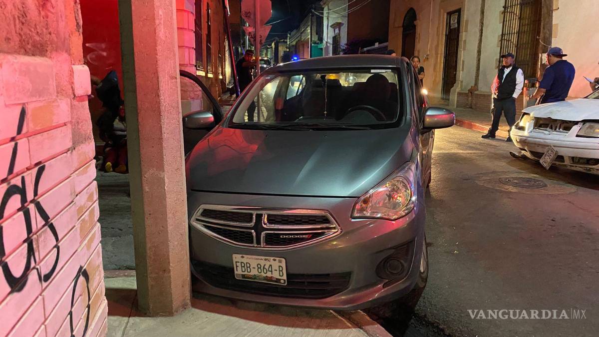 En el centro de Saltillo, choque provoca lesiones a mujer embarazada