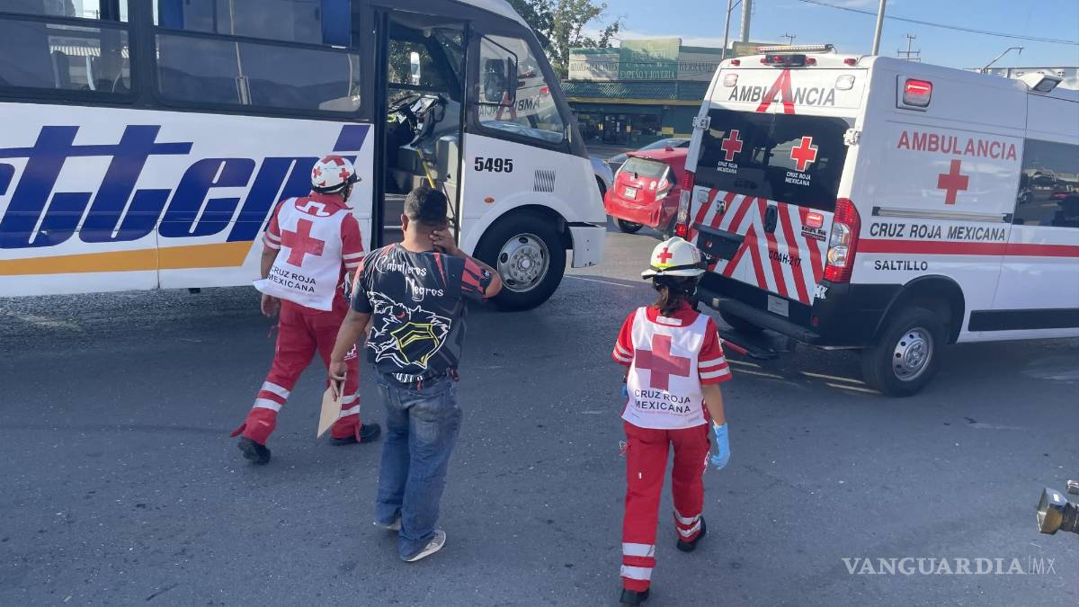 Accidente vial en el periférico Luis Echeverría Álvarez de Saltillo causa cierre de tráfico