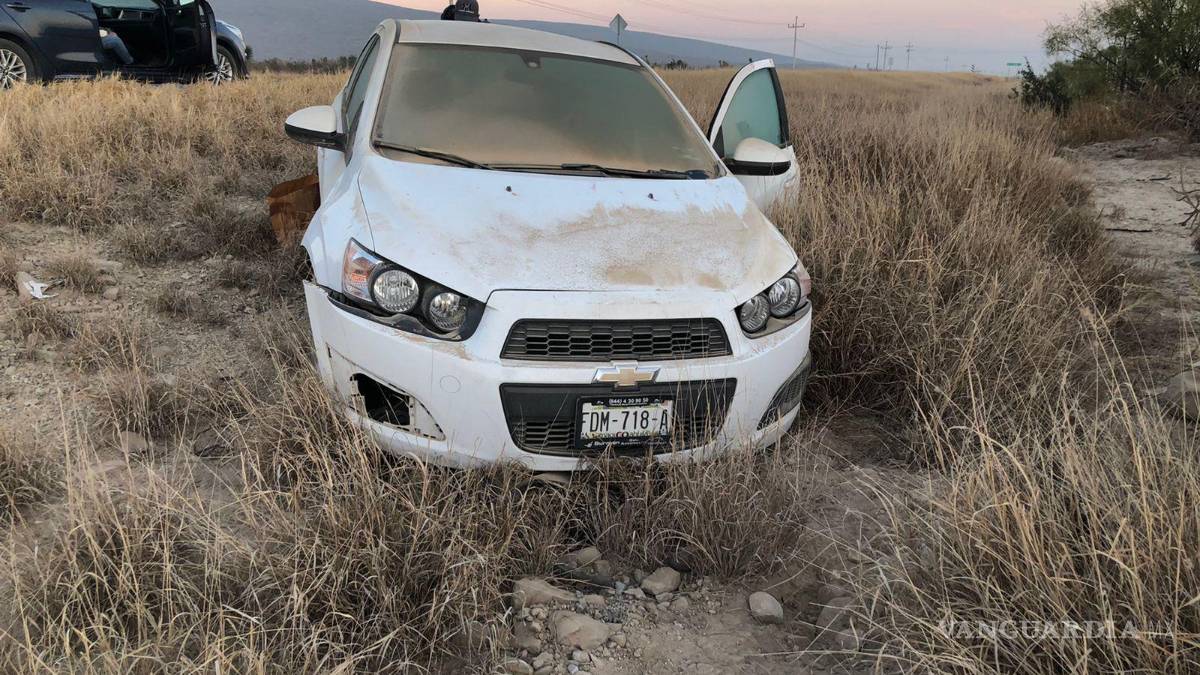 Por exceso de velocidad, conductora vuelca en la Saltillo-Monclova