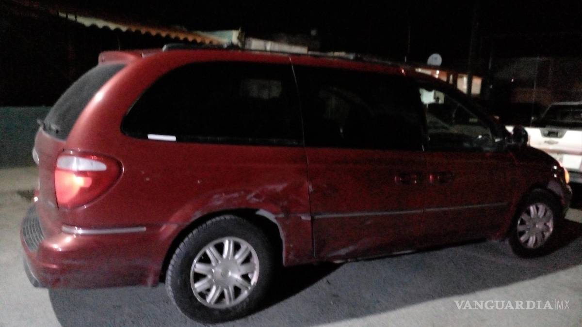 Saltillo: choca, huye, vuelve a chocar y lo detienen a batazos