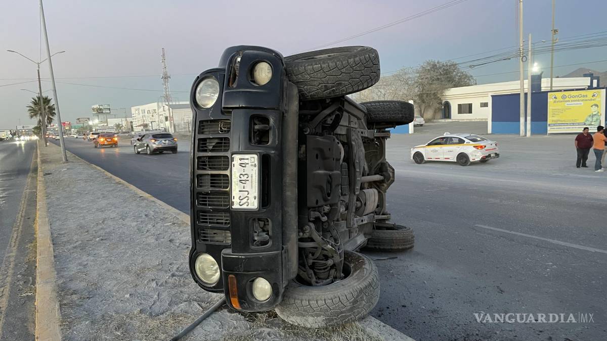 Chocan al sur de Saltillo y vuelcan