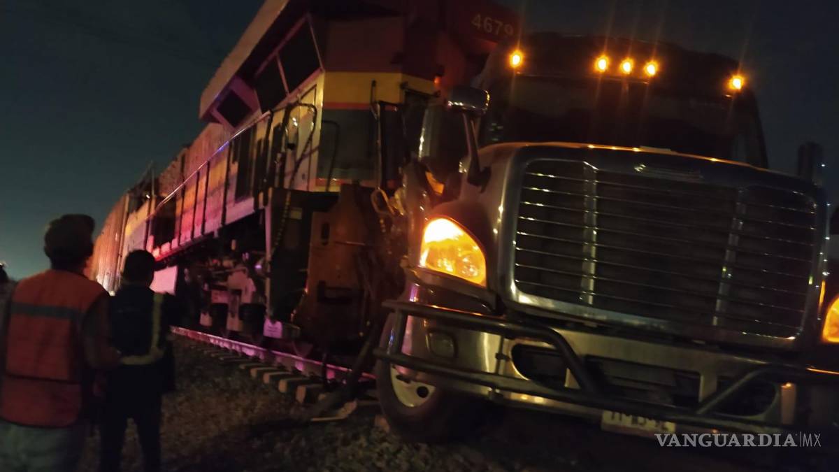 Saltillo: imprudente trailero se le atraviesa al tren