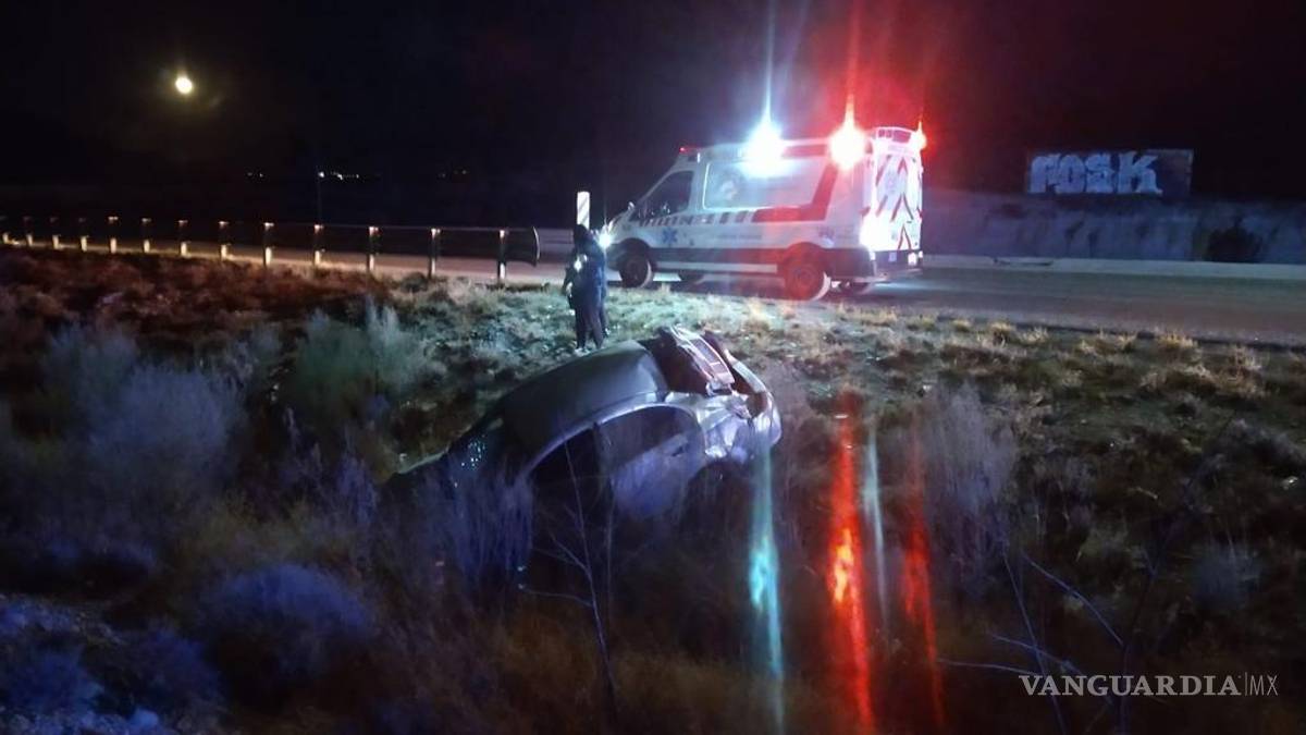 Lo chocan y termina volcado sobre la carretera Saltillo-Monterrey
