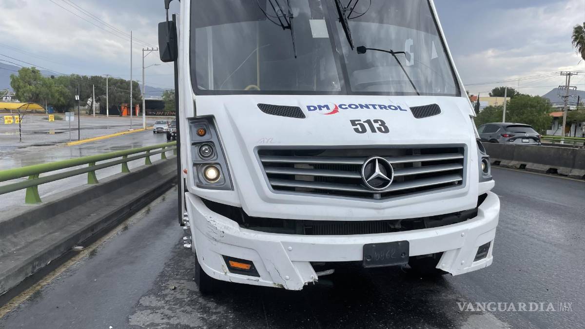 Camión embiste a motociclista, en Saltillo