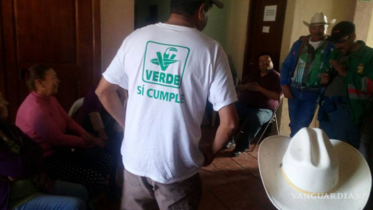 Toman unos 80 manifestantes el Palacio de Parras; exigen conclusión de obras