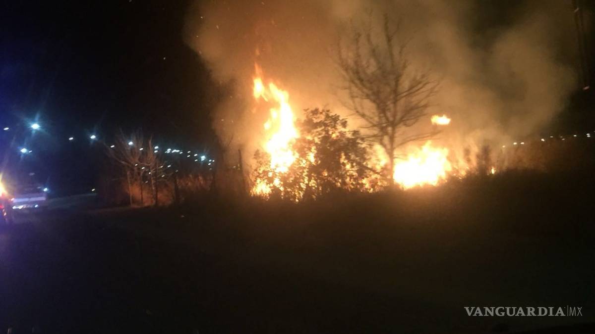 Fuego en baldío moviliza a Bomberos de Saltillo