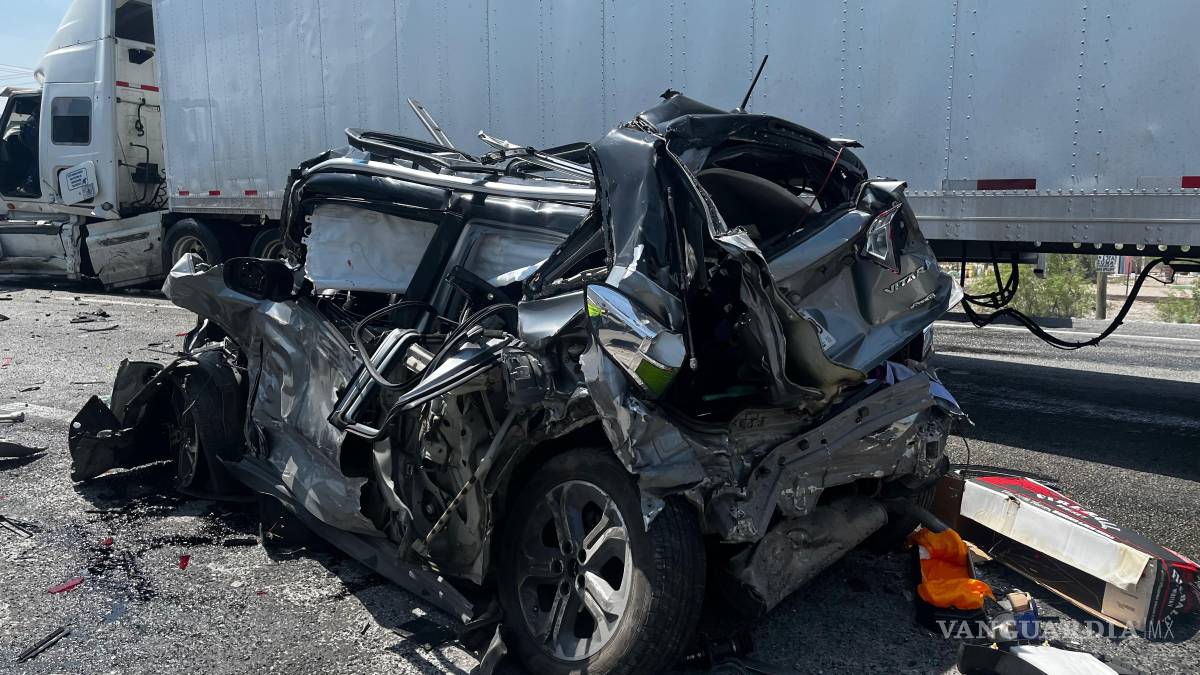 Familia se salva de milagro tras aparatoso accidente carretero