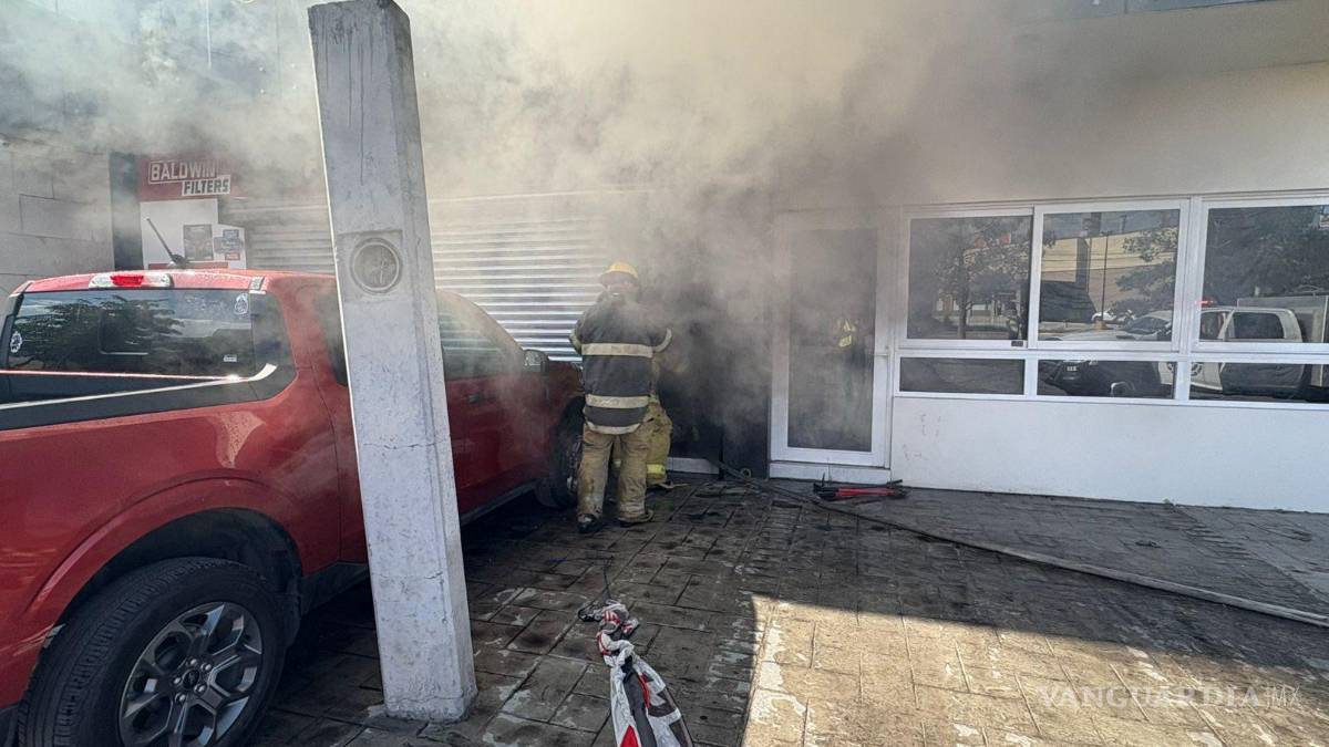 Se incendia un local de filtros en Ramos Arizpe; veladora comienza el siniestro