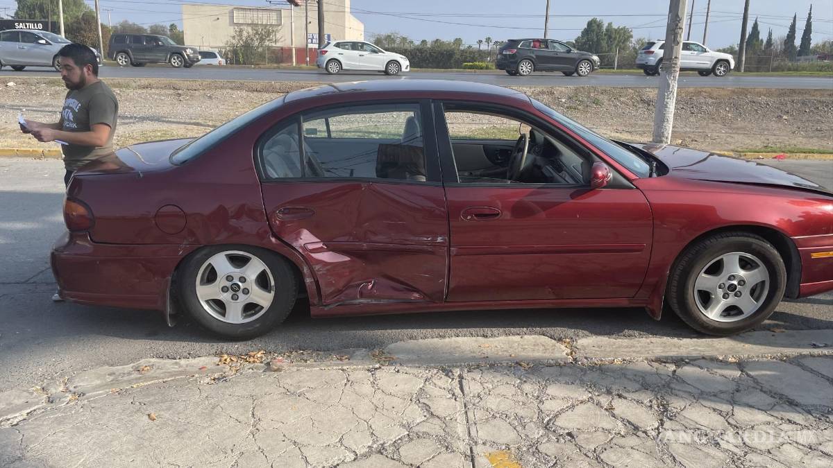 Choque múltiple causa caos en el bulevar Carranza de Saltillo, 5 vehículos involucrados