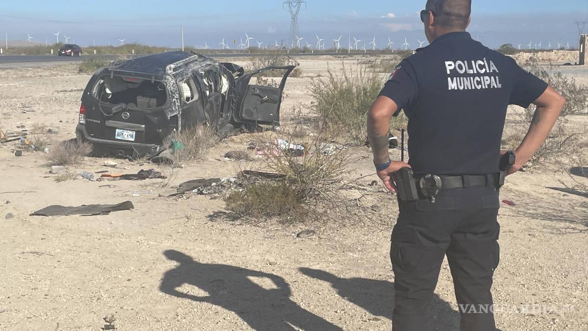 Familia de Oklahoma sufre volcadura en carretera Saltillo-Torreón; fallece joven de 18 años