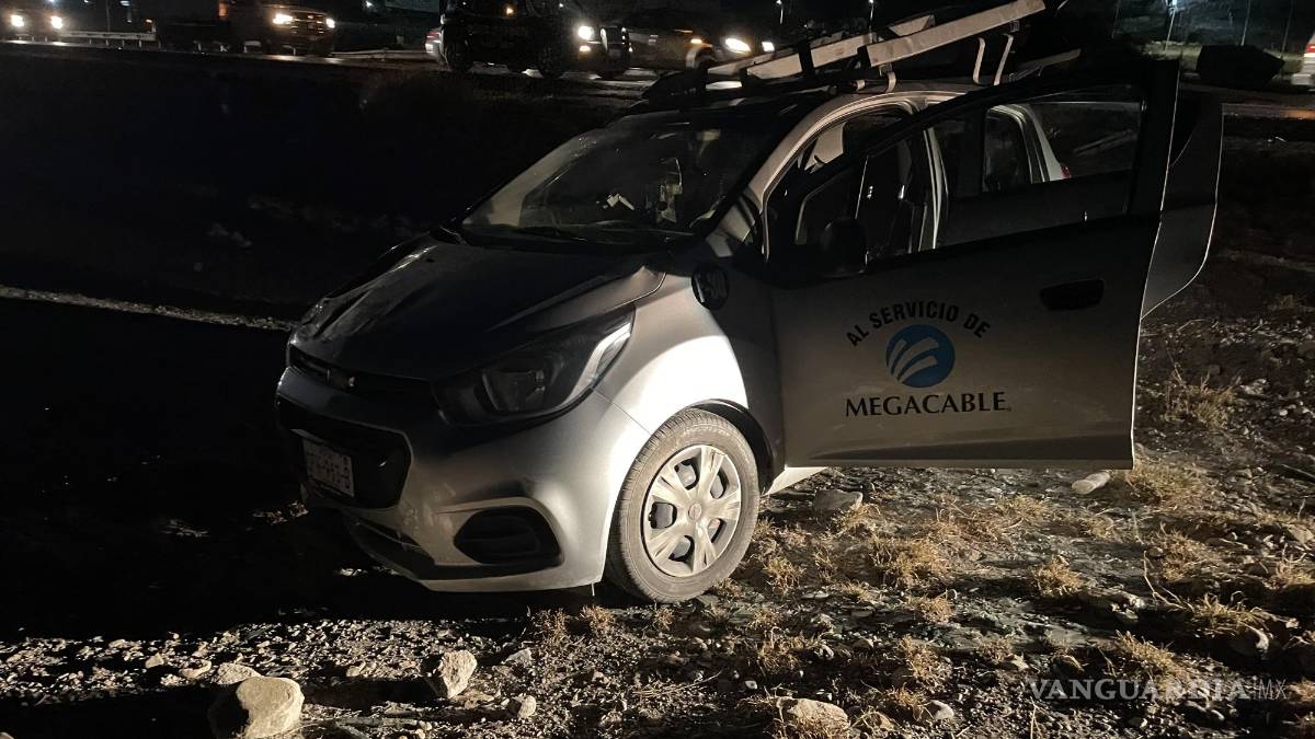 Trabajadores de Megacable vuelcan en Ramos Arizpe... iban a auxiliar a compañero accidentado