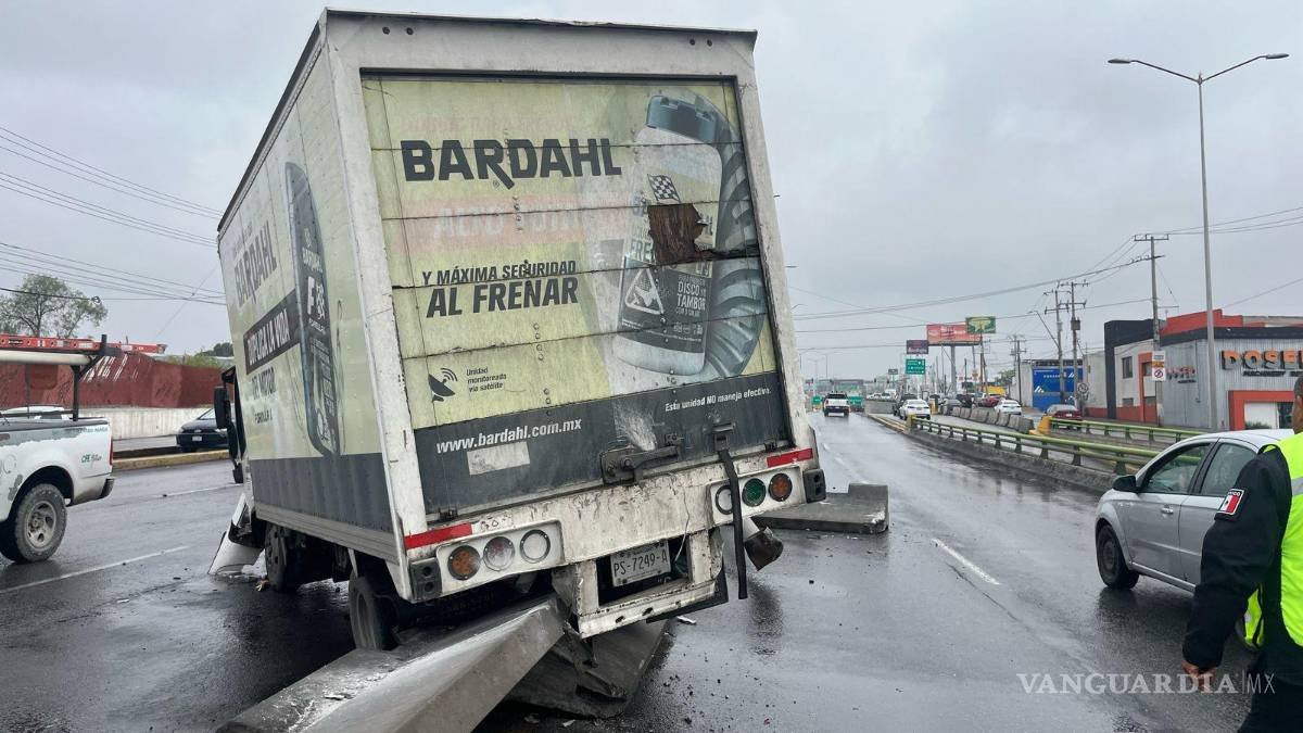 Accidente en Periférico Luis Echeverría provoca caos vial en Saltillo