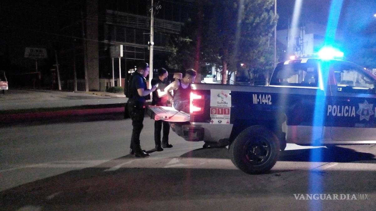 Provoca cliente ebrio riña en bar al norte de Saltillo tras ver la cuenta de consumo