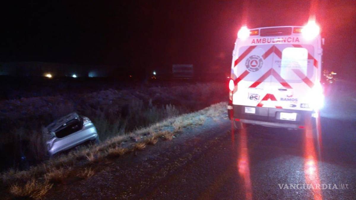 Lo chocan y termina volcado sobre la carretera Saltillo-Monterrey