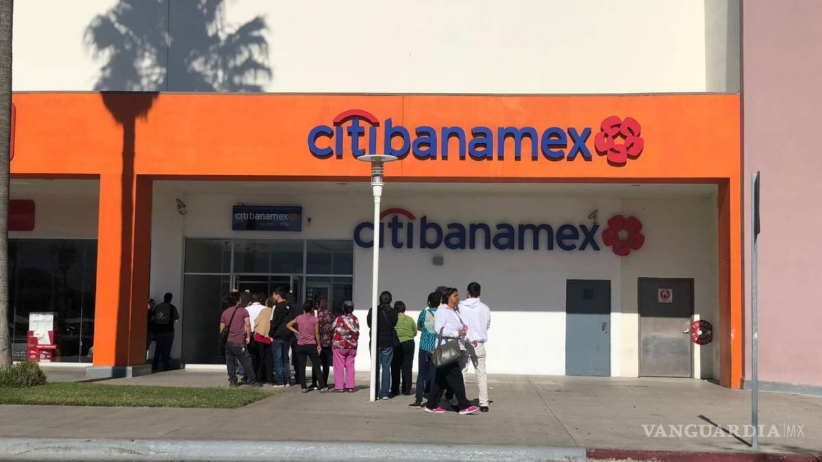 Bancos en Saltillo toman medidas por coronavirus Covid-19; piden hacer filas al aire libre