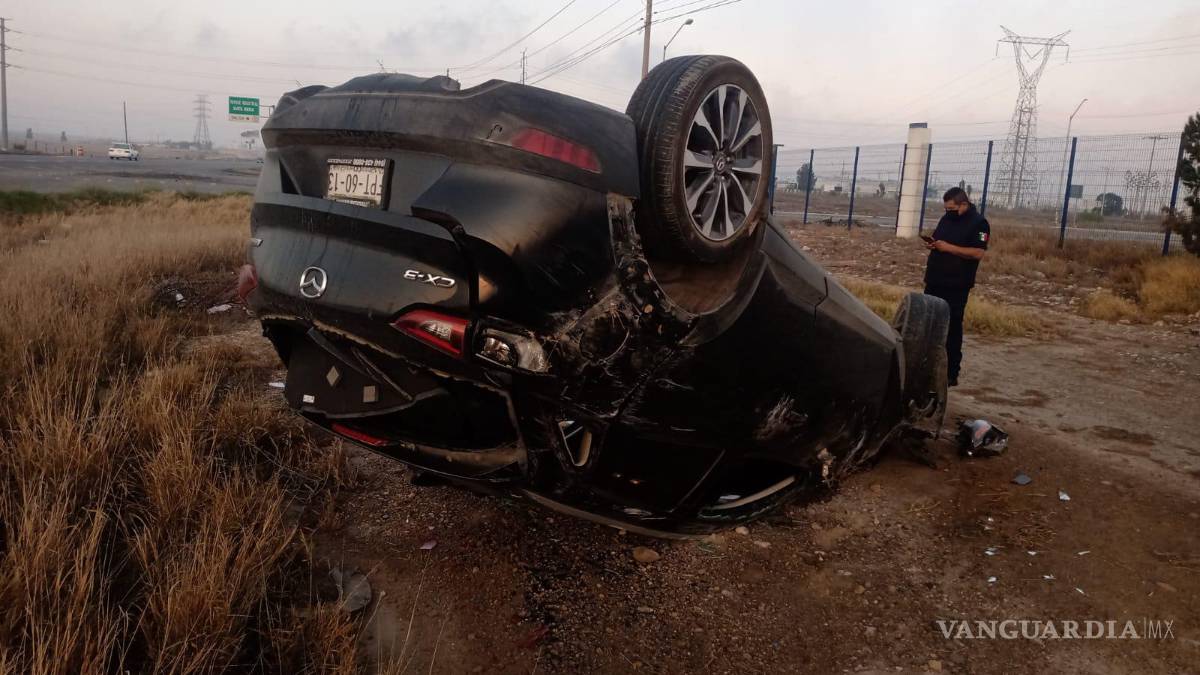 Regio dormita y se vuelca en la Monterrey-Saltillo; no requirió traslado a hospital