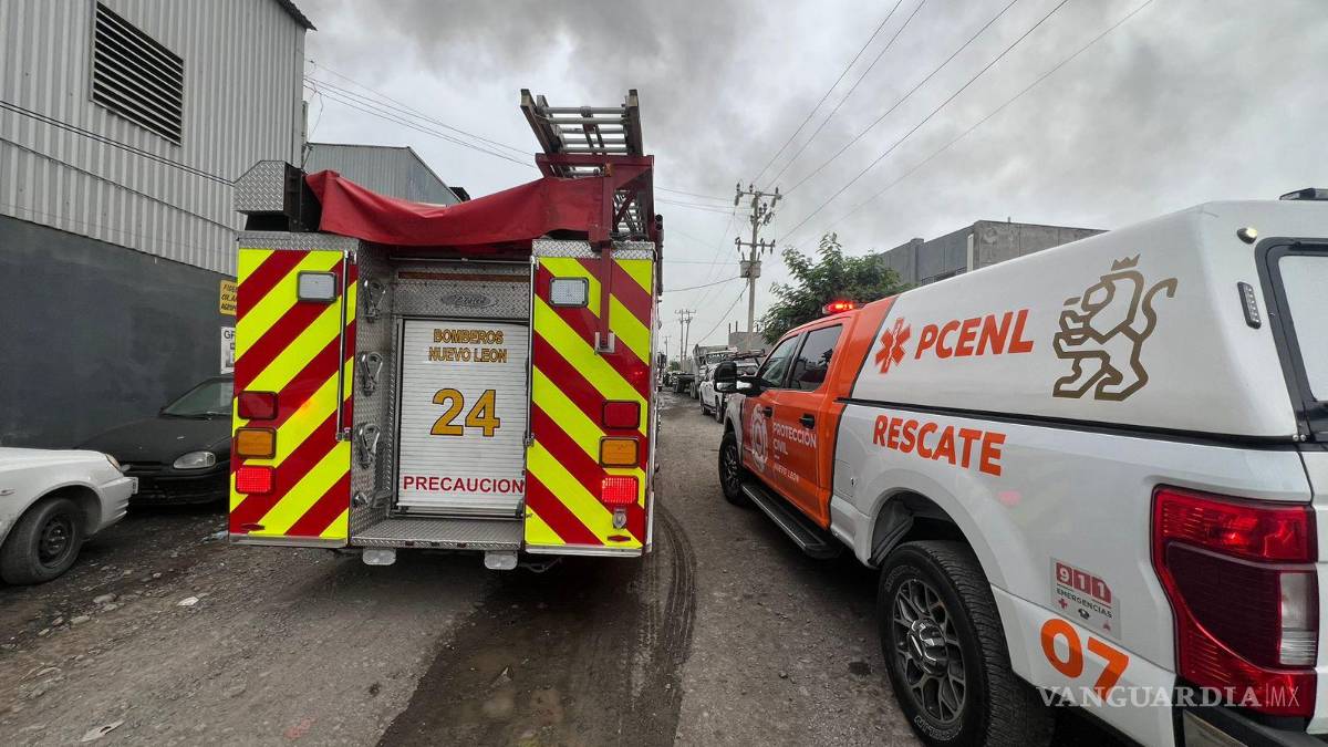 Moviliza incendio en recicladora en Escobedo, Nuevo León