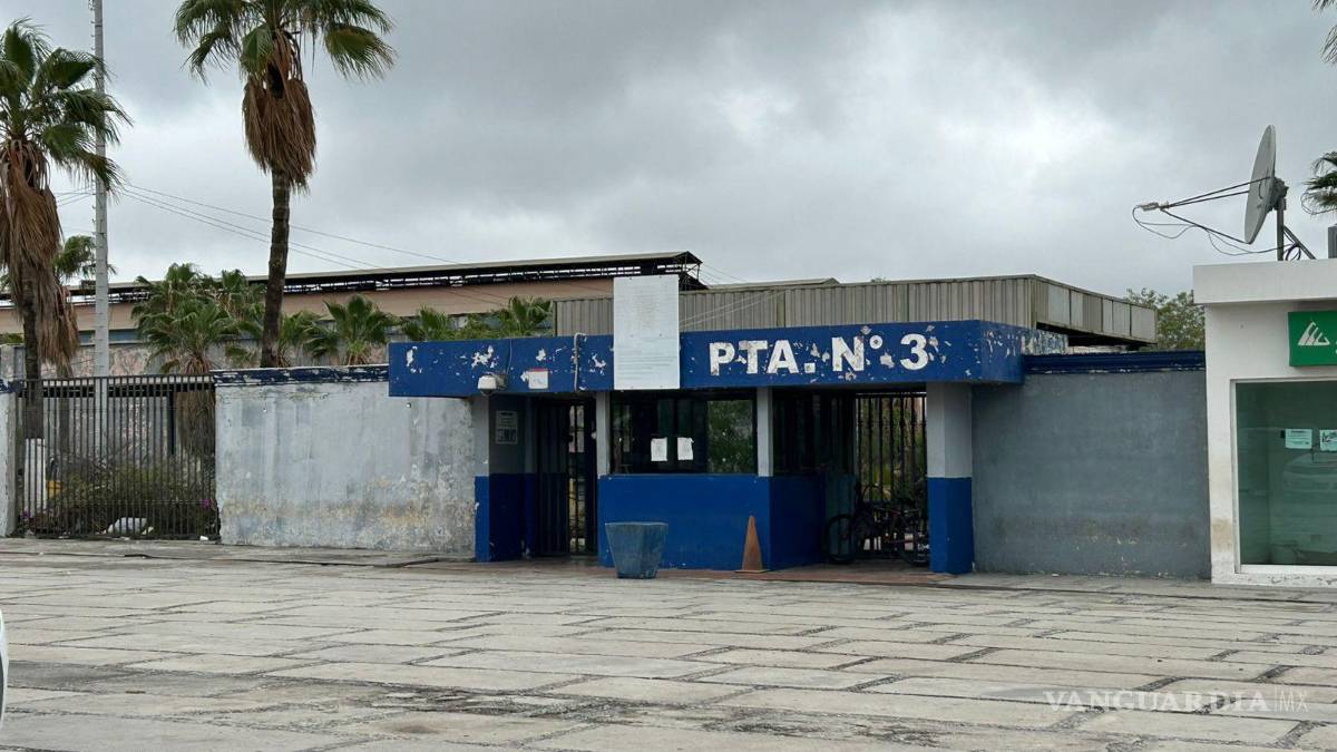 Exobreros afirman impedirán retiro de equipo de AHMSA