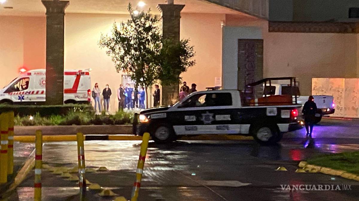 Elementos de la Fiscalía de Coahuila terminan al borde de la muerte tras sufrir accidente al chocar contra una vaca