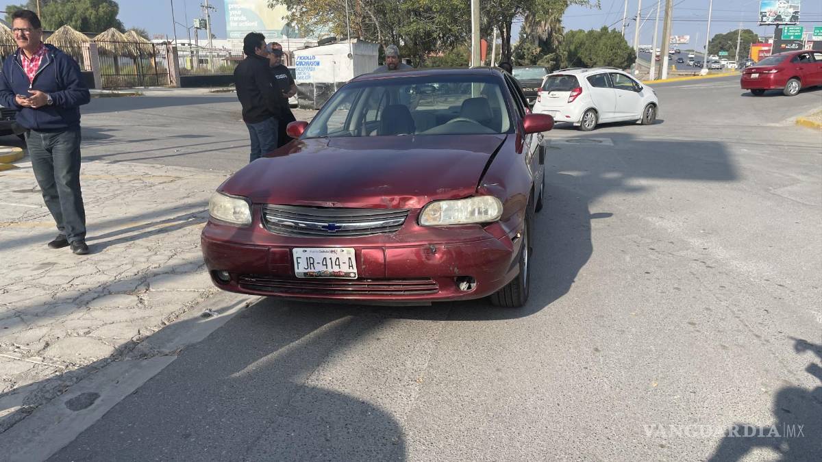 Choque múltiple causa caos en el bulevar Carranza de Saltillo, 5 vehículos involucrados