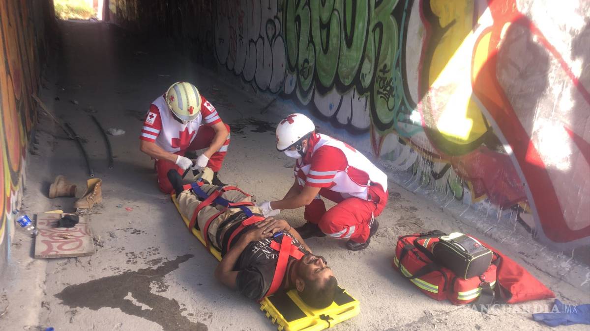 Saltillo: hombre pasa más de 10 horas en un arroyo al caerse y sufrir una fractura, en bulevar Fundadores