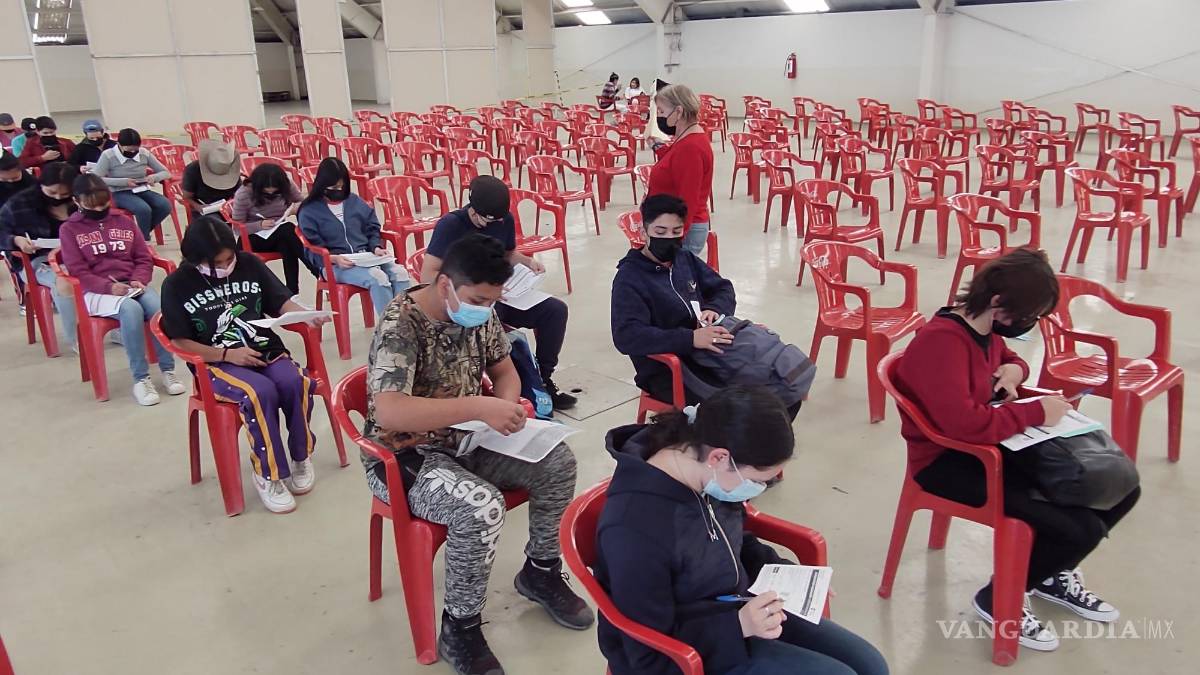 Destinan más de 20 mil vacunas Pfizer para menores de 14 años y rezagados de 17 años para sureste de Coahuila