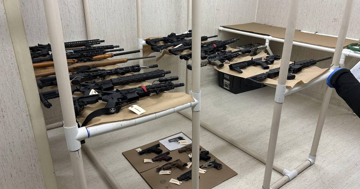 Arrestan a un niño de 13 años con una gran cantidad de armas y ‘todo listo’ para tiroteo en Washington