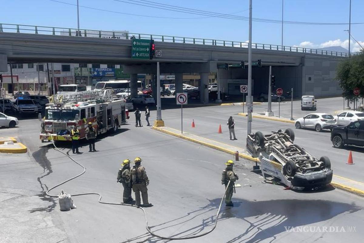 $!El accidente ocurrió en el cruce de los bulevares Jesús Valdés Sánchez y Eulalio Gutiérrez, al oriente de la ciudad.