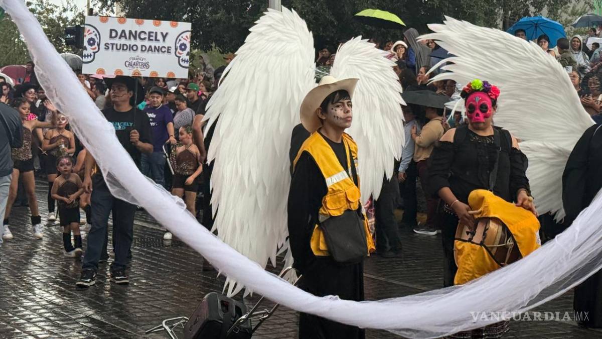 100 mil personas disfrutan el Desfile de Calaveras en Monterrey, Nuevo León