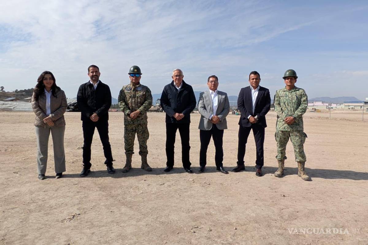 $!Las autoridades realizaron un recorrido por el terreno donde se construye el nuevo hospital de 260 camas, en Saltillo, obra a cargo de la Secretaría de la Defensa Nacional.