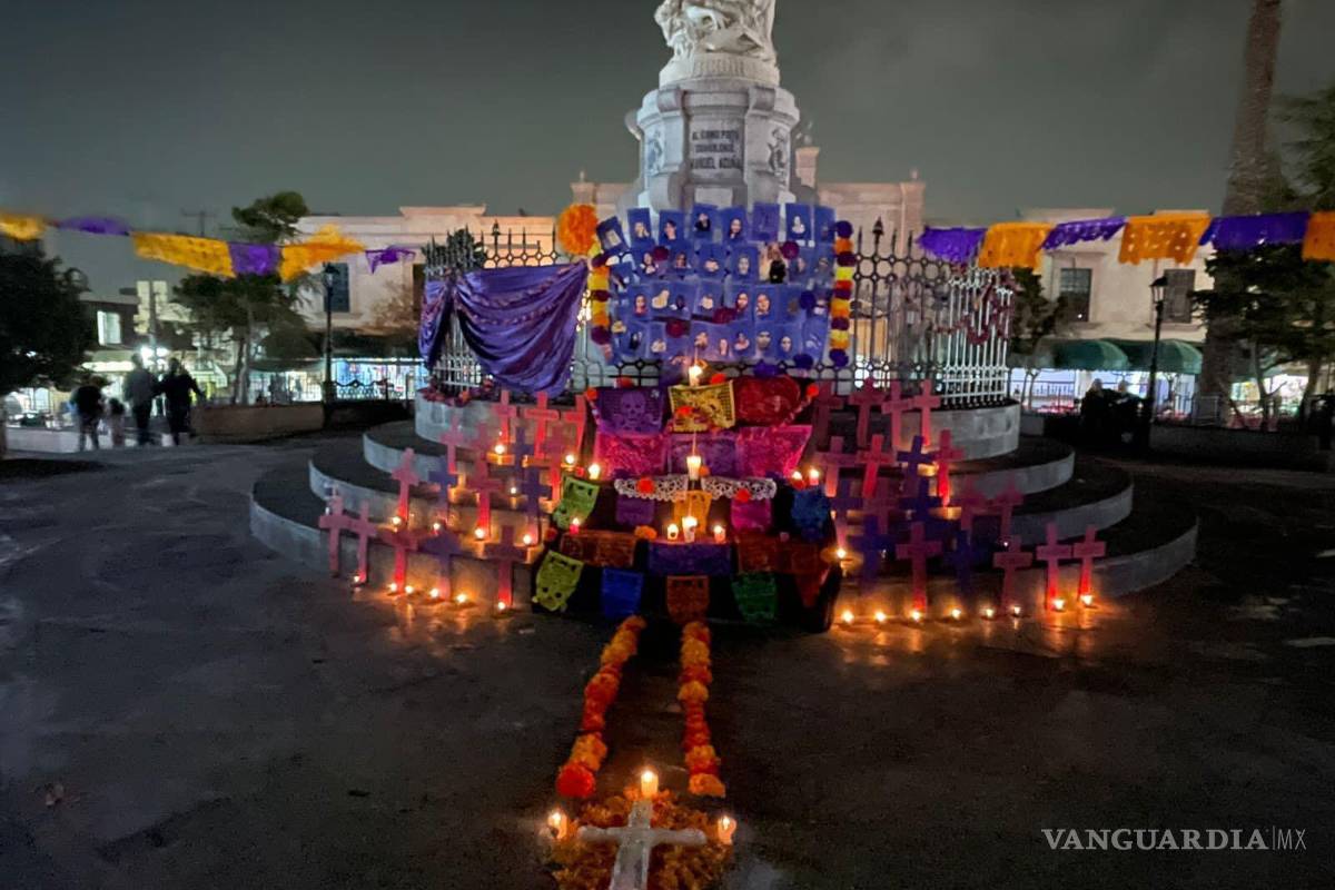 Levanta Frente Feminista de Saltillo altar para víctimas de feminicidio en Coahuila