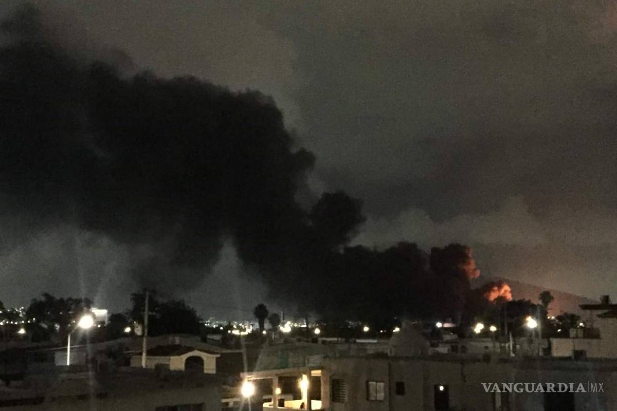 Se registra incendio de bodegas de tarimas en Nuevo León