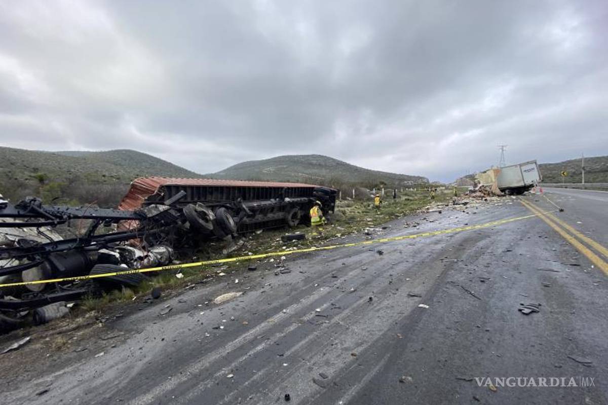 $!Personal de la AIC de la FGE llegó al lugar para realizar peritajes y determinar las responsabilidades en el accidente.