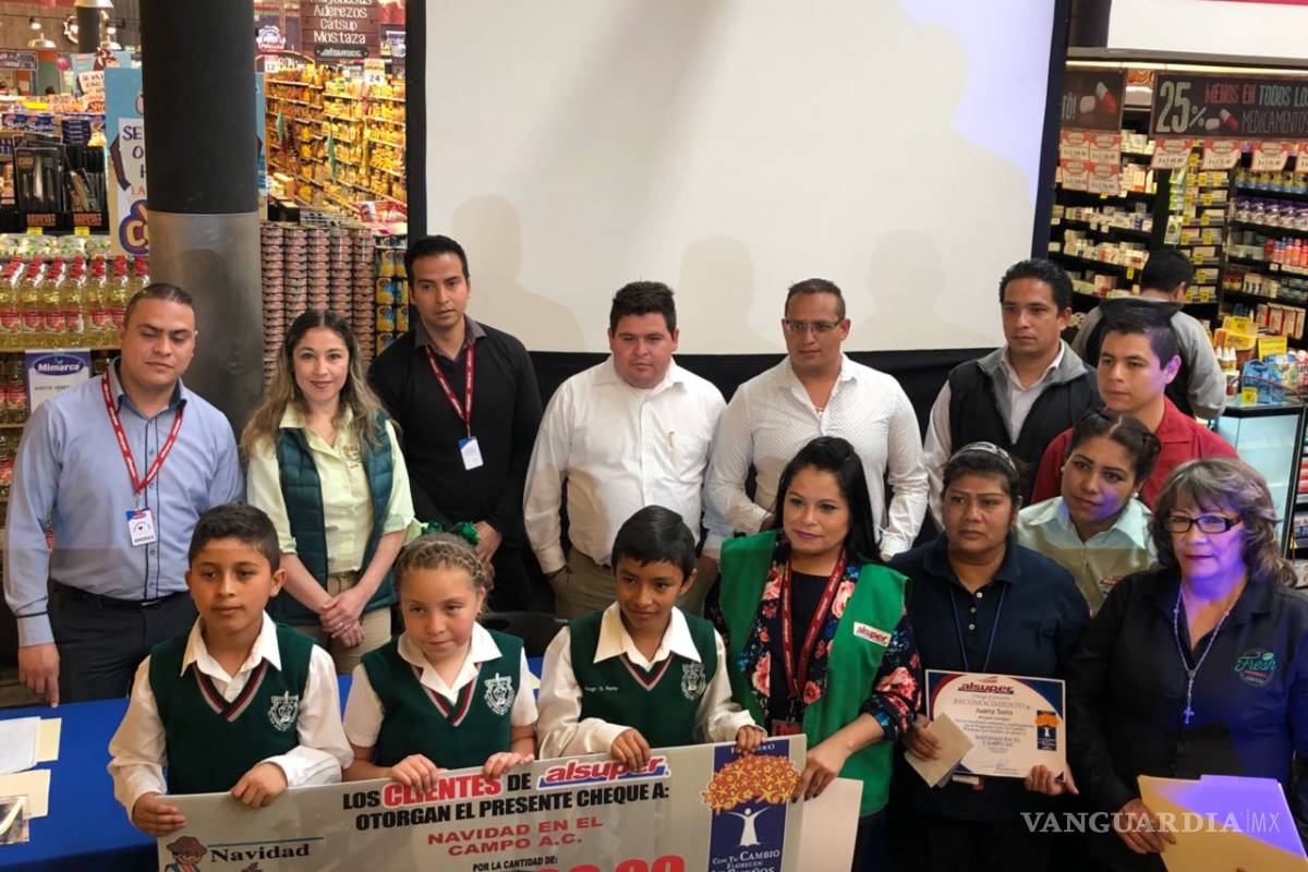 Donan clientes de Alsuper 130 mil pesos a Navidad en el Campo