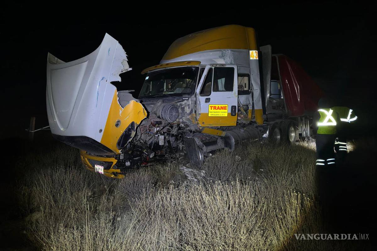 Dormita trailero y se estrella contra otro en el libramiento Norponiente