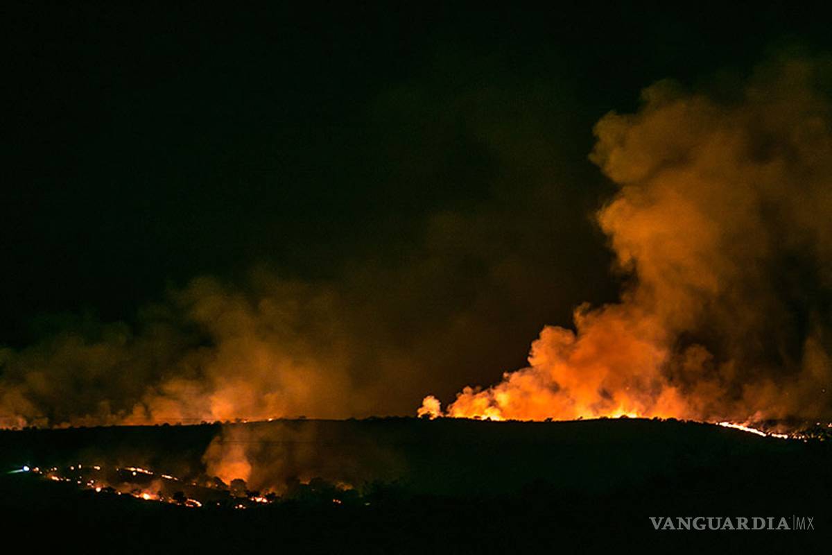 Incendio forestal arrasa el sur de Arizona