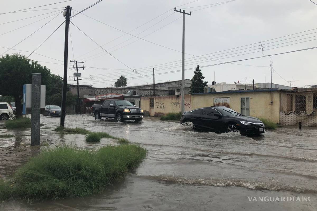 $!Intensas lluvias inundan de nuevo a Torreón, Coahuila