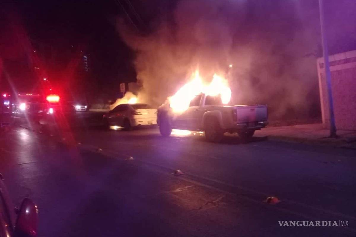 Incendian vehículos en San Pedro, Nuevo León