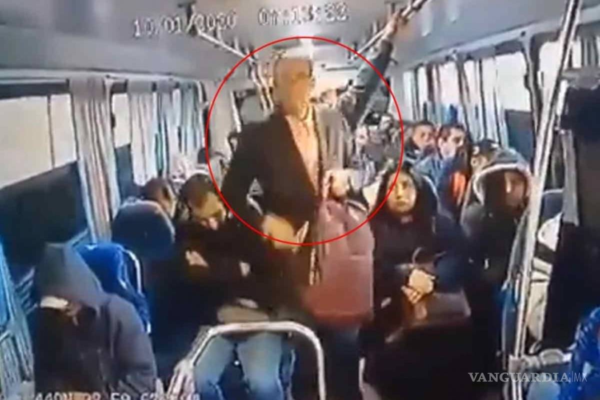 Vestido de traje asalta a pasajeros en la Ciudad de México